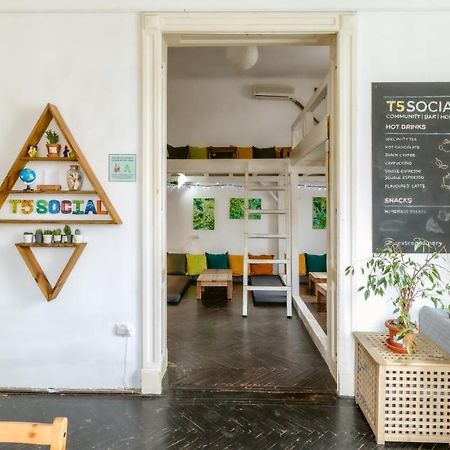 T5 Social Vandrarhem Bukarest Exteriör bild